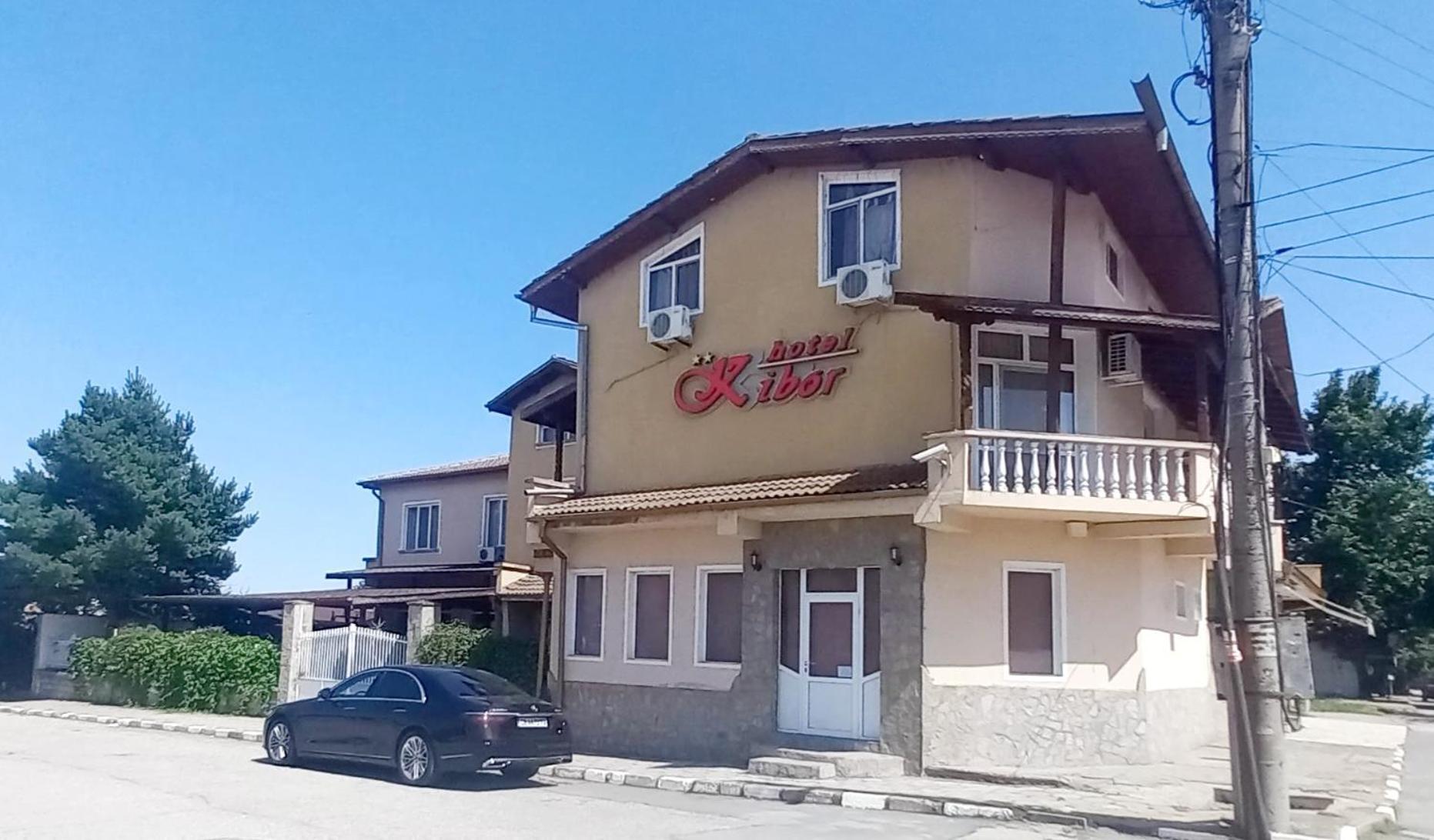 Hotel Kibor Gulubovo  ภายนอก รูปภาพ