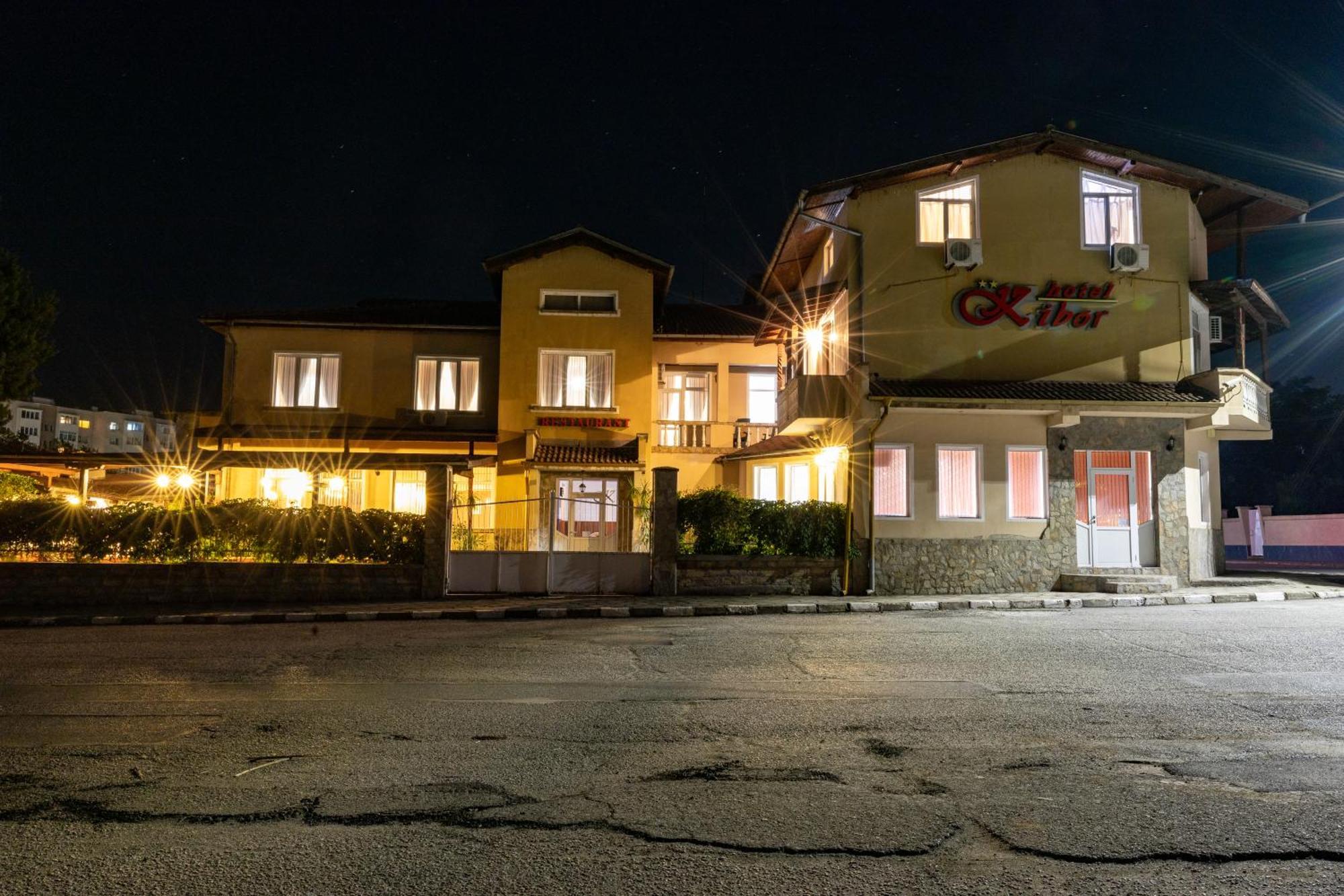 Hotel Kibor Gulubovo  ภายนอก รูปภาพ