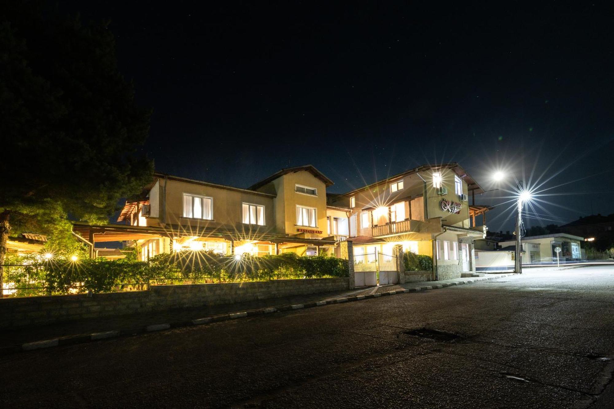 Hotel Kibor Gulubovo  ภายนอก รูปภาพ