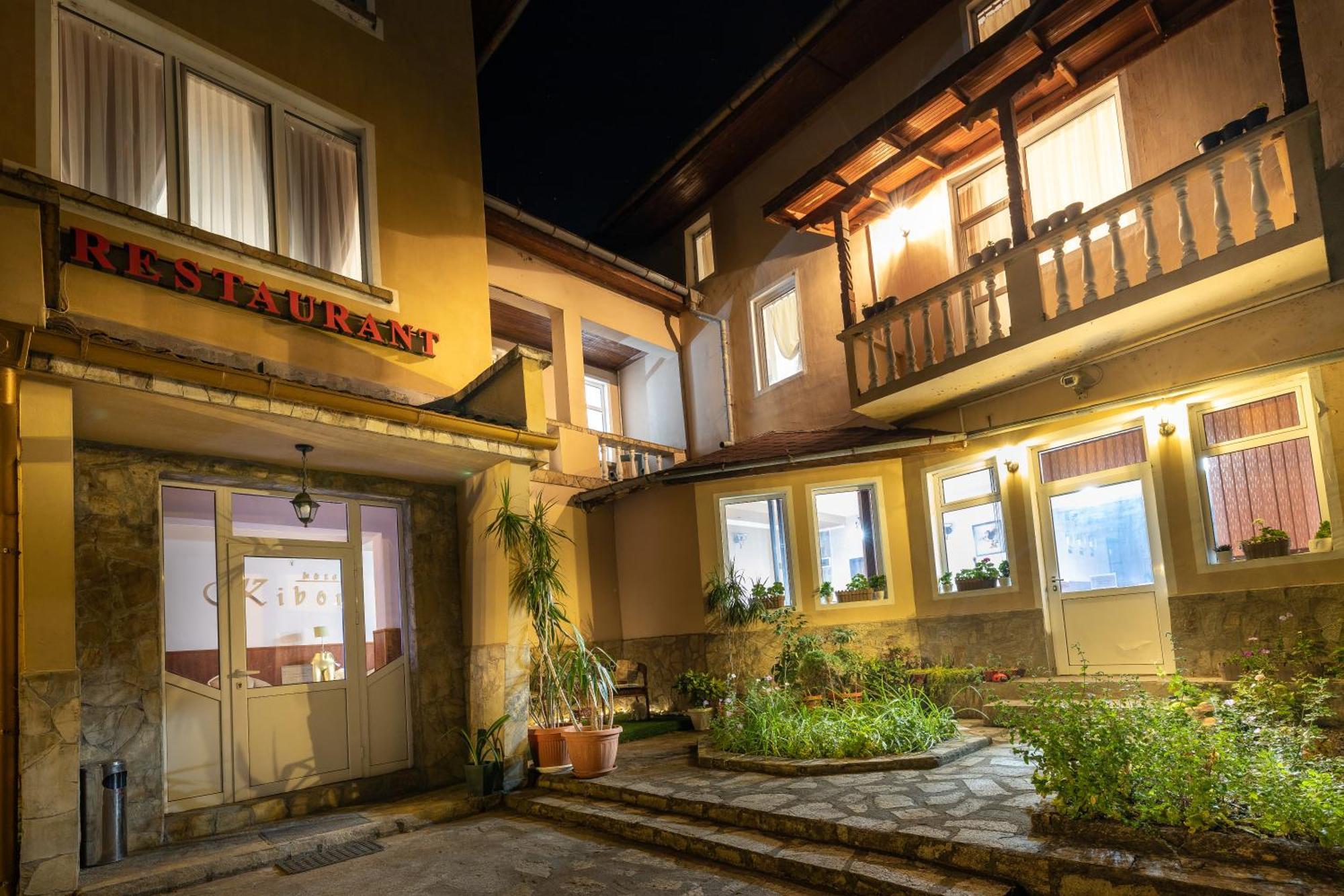 Hotel Kibor Gulubovo  ภายนอก รูปภาพ