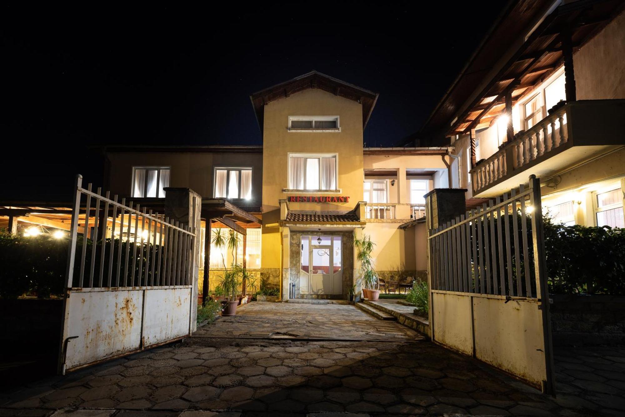 Hotel Kibor Gulubovo  ภายนอก รูปภาพ